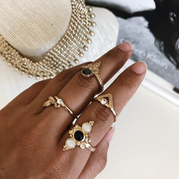 Jewelry - Cute Stackable Ring Set.